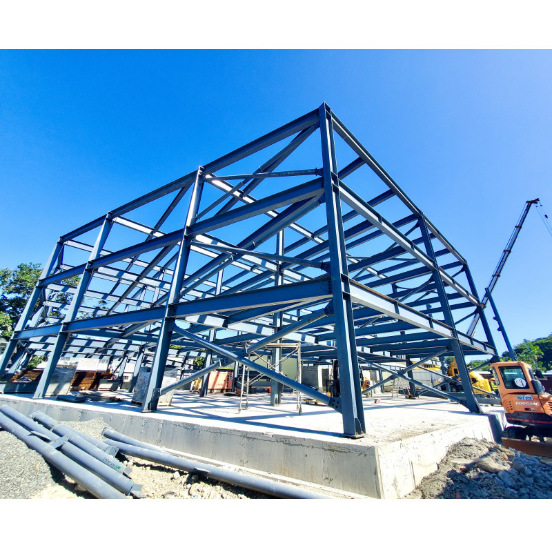 Ondersteuning van een gigantische meerdimensionale en meer verdiepingen tellende staalconstructie