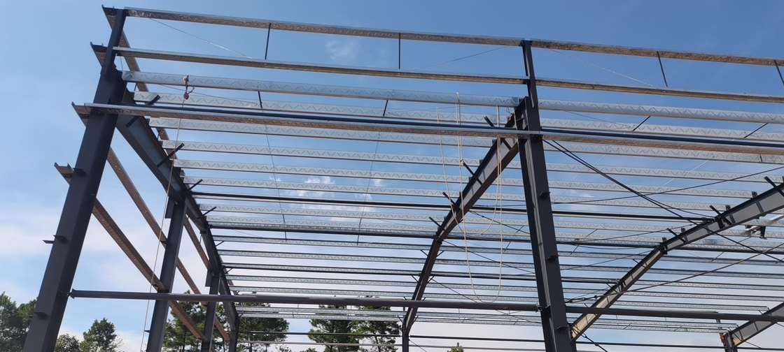 Warm gegalvaniseerde geprefabriceerde staalstructuur Metalen materiaal magazijnbouw voor werkplaats